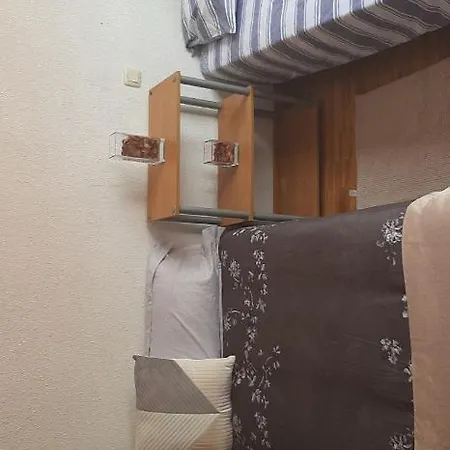 Habitacion, Muy Amplia Y Luminosa, Muy Cerca Del Centro A 15 Min En El Metro A Sol Y Gran Via