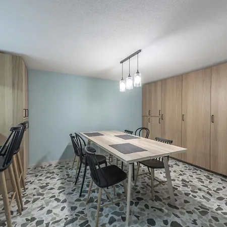 Room Urban Barajas 5 Guest house