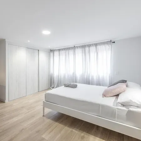 Room Urban Barajas 5 *