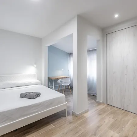 Room Urban Barajas 5 *