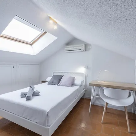 Room Urban Barajas 5 Guest house