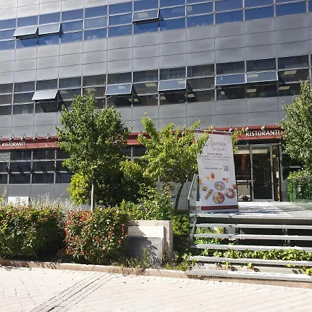 Bonito Apto Cinco Torres Plaza Castilla Madrid