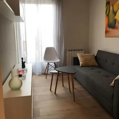 Puerta Del Angel Apartment *
