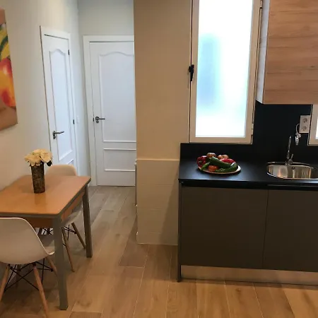 Puerta Del Angel Apartment *