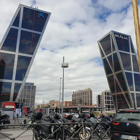 Bonito Apto Cinco Torres Plaza Castilla 公寓