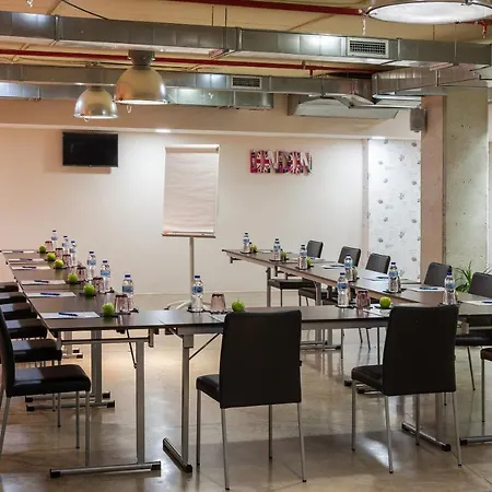 Aparthotel Airport Suites, Affiliated By Melia Madrid