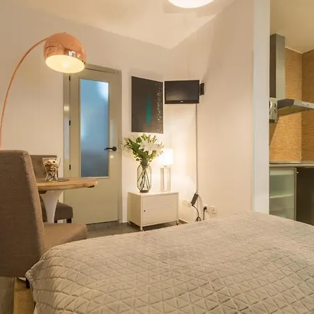 Santa Ana Boutique En Apartment Madrid
