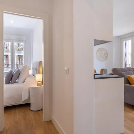 Charming For 4 Steps Away From Mercado De San Miguel , Calle Mayor Iv *