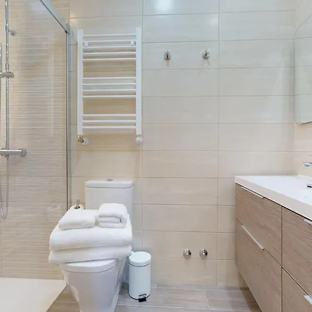 Santa Engracia Apartment