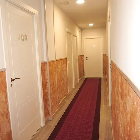 Muchomadrid Hostel *