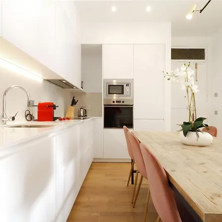 Reina Sofia Boutique Ii Apartment *