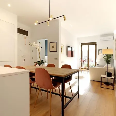 Reina Sofia Boutique Ii Apartment *