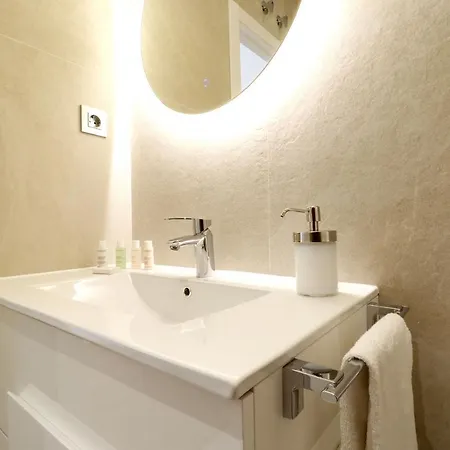 Reina Sofia Boutique Ii Apartment *