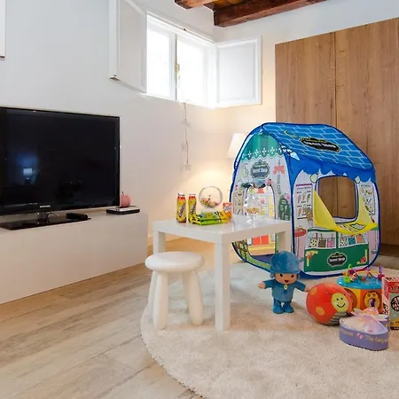 Hellenhost - Gran Via Apartment Madrid