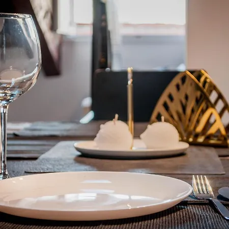 Hellenhost - Gran Via Apartment *