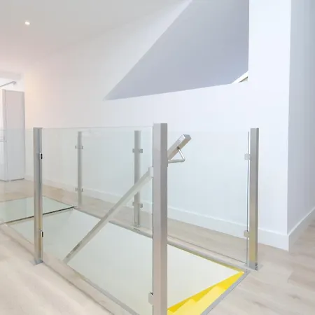 Hellenhost - Gran Via Apartment