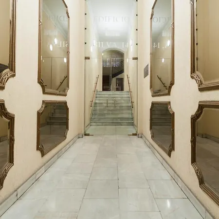 Hellenhost - Gran Via