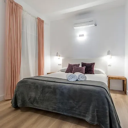 Hellenhost - Gran Via *