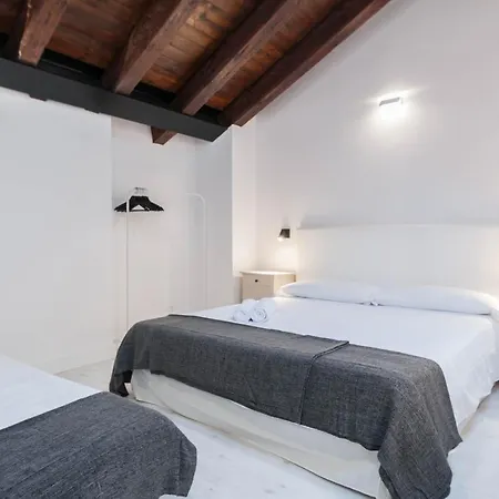 Hellenhost - Gran Via Apartment Madrid