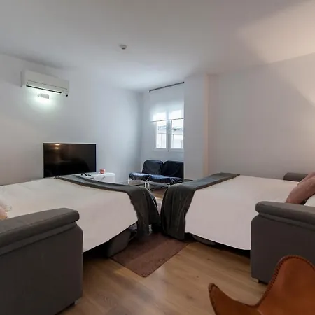 Hellenhost - Gran Via Apartment