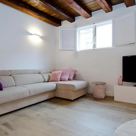 Hellenhost - Gran Via Apartment *