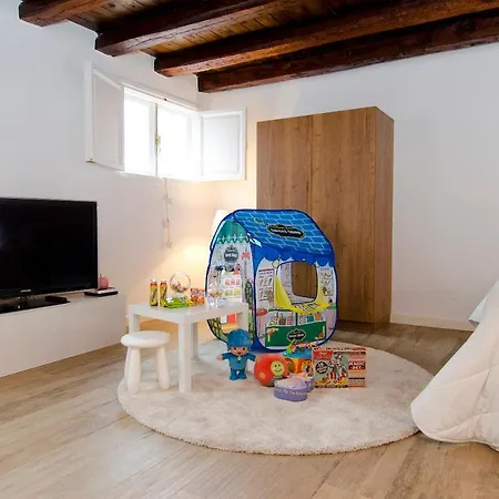Hellenhost - Gran Via Apartment Madrid