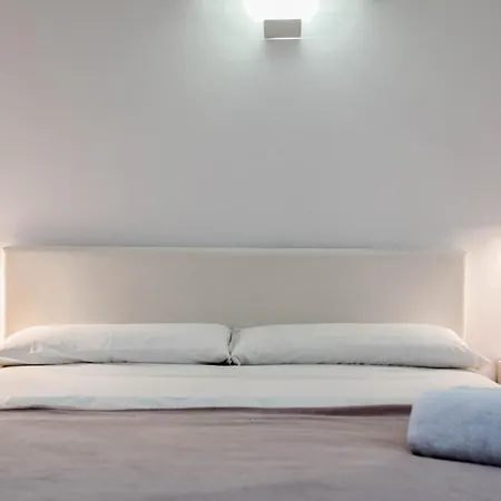 Hellenhost - Gran Via Apartment Madrid