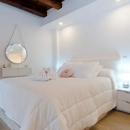 Hellenhost - Gran Via Apartment *