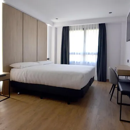 Uve Marcenado Hotel 3*