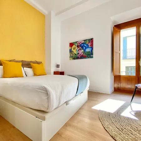 Charming Opera Apartment