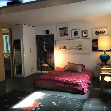 Spacious Chillout In *