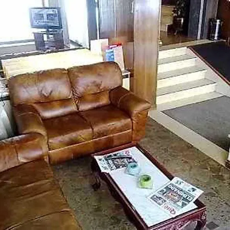 Uve Marcenado Hotel 3*