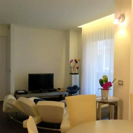 Apartment Love Story *