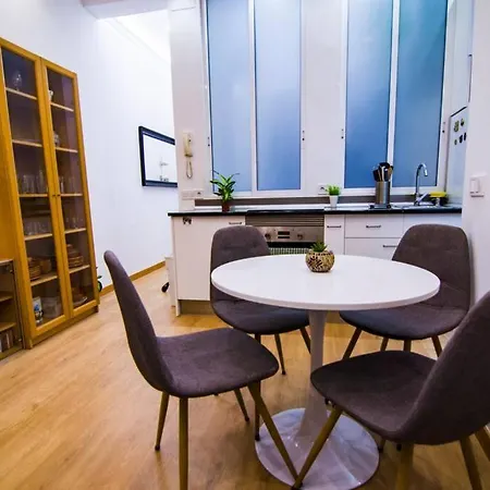 Apartment Piso Vip Anton Martin. Centro.