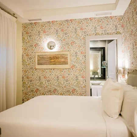 Meninas - Boutique Opera Hotel