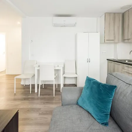 Ifema-airport Apartment *