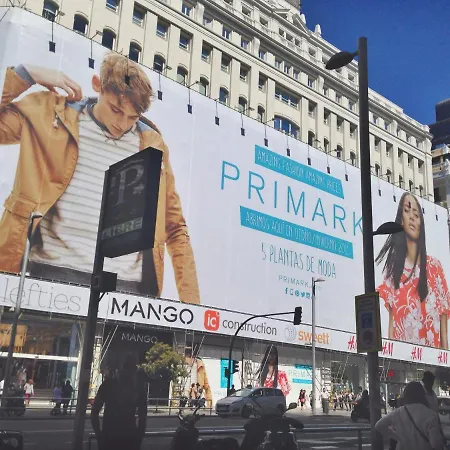 Bed & Breakfast La Reina De Gran Via - Parking Tph