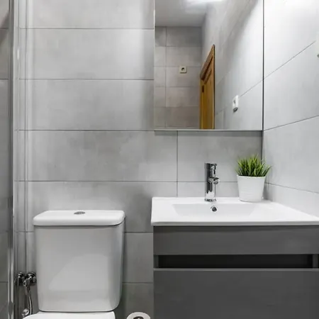 Coqueto Piso En Madrid/atocha. 4 Personas 2 Hab *