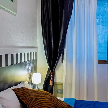 Bed & Breakfast La Reina De Gran Via - Parking Tph Madrid