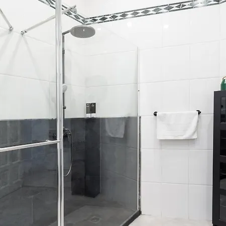 Penthouse Deluxe Granvia, By Monaro Apartment *