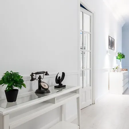 Penthouse Deluxe Granvia, By Monaro