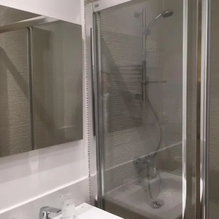 Guest house Goyal Pizarro Madrid