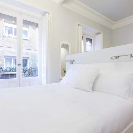 Charming La Casa De La Luna Apartamento Madrid