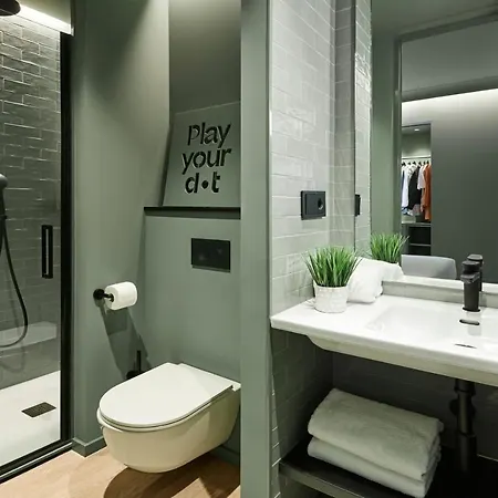 Chic & Basic Dot Hotel