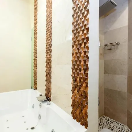 Charming Gran Via Luna Apartment Madrid
