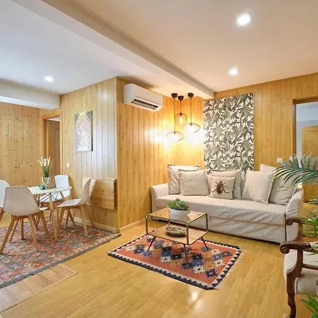 Marogo La Latina Apartmán *