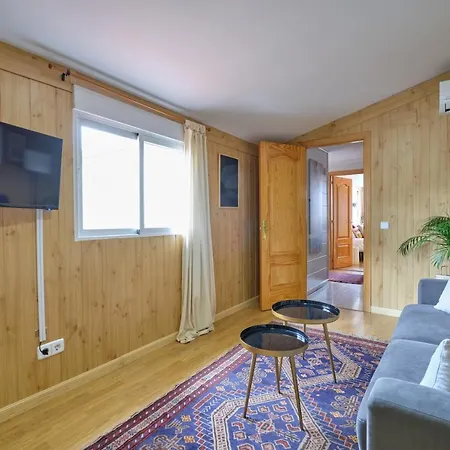 Marogo La Latina Apartmán *