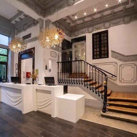 Petit Palace Santa Bárbara Hotel 4*