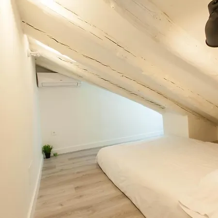 Preciados Izquierda Apartment *