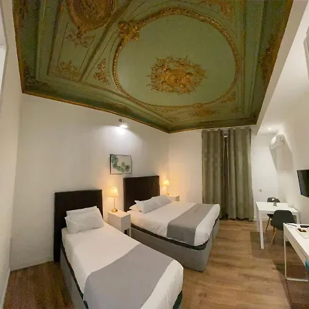 Opera Roost Guest house *